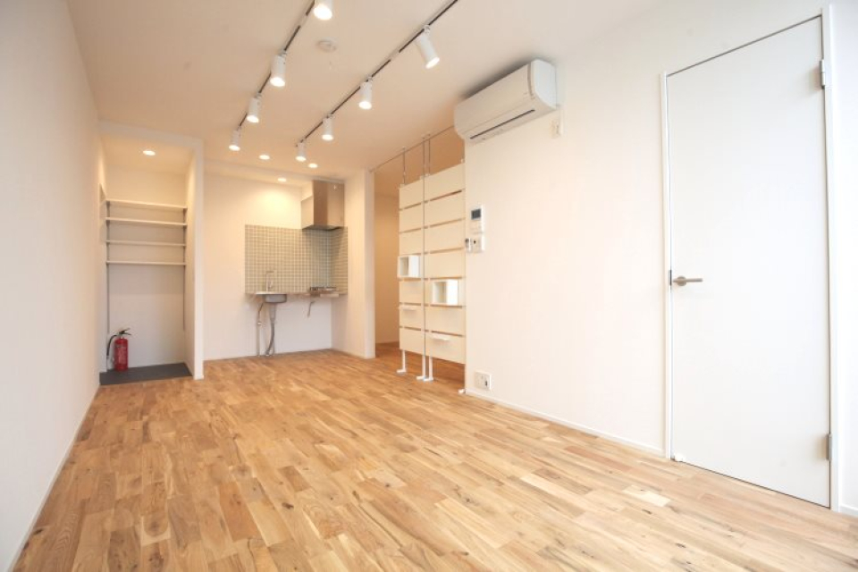 LDKは10帖、ベットルームは3.4帖の自由な空間です