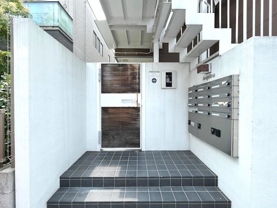 エントランスからちょっと素敵な暮らしが浮かんできませんか？