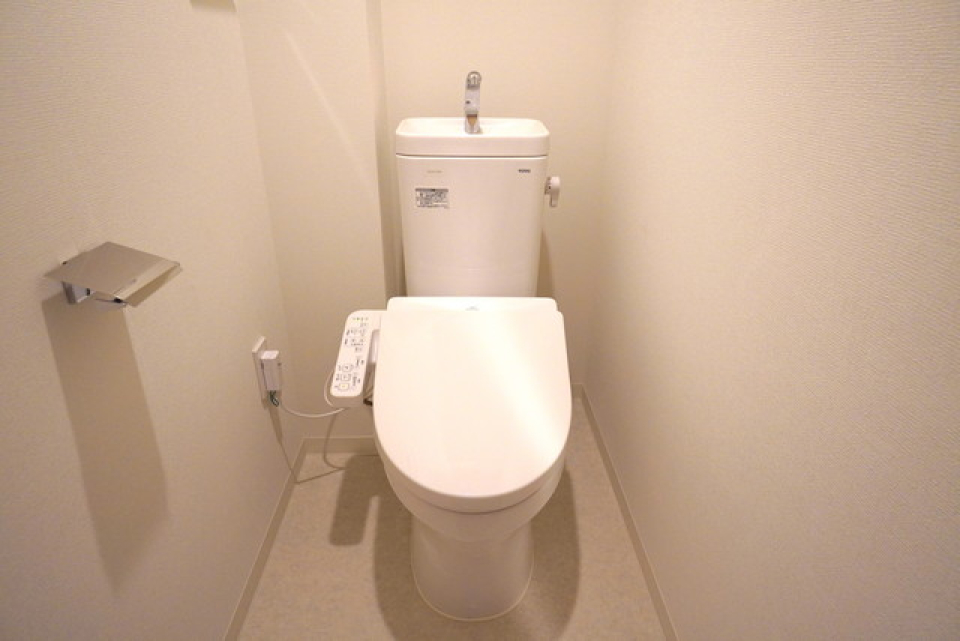シンプルなトイレ。※写真は同タイプ住戸です。