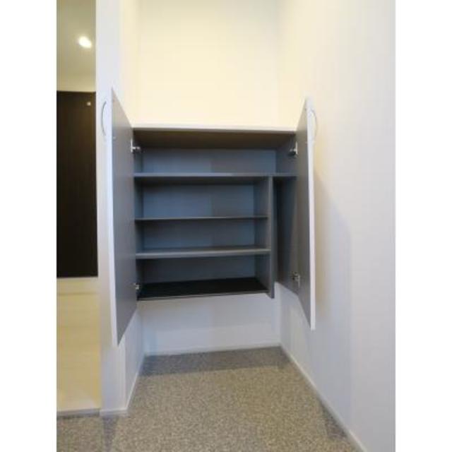 シューズボックスを開けた時の様子。※写真は同タイプ住戸です。