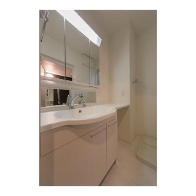 嬉しい独立洗面台。※写真は同タイプ住戸です。