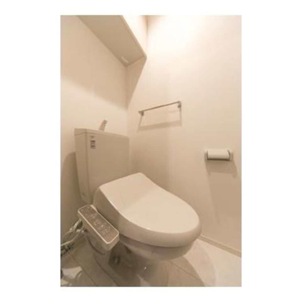 シンプルなトイレです。※写真は同タイプ住戸です。