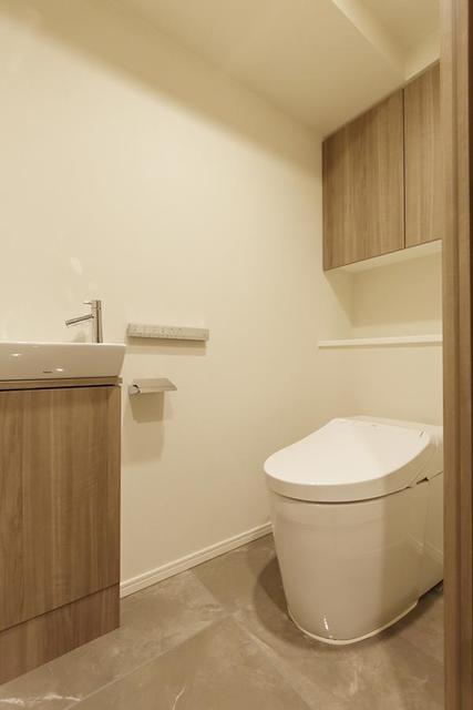 トイレには手洗い場付
※写真は同タイプ住戸です。
