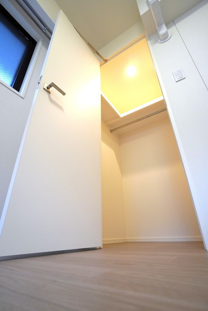 そしてなんとWIC付き！
たくさん入るから！と、お洋服の買いすぎには注意ですよ～！
※写真は同タイプ住戸です。