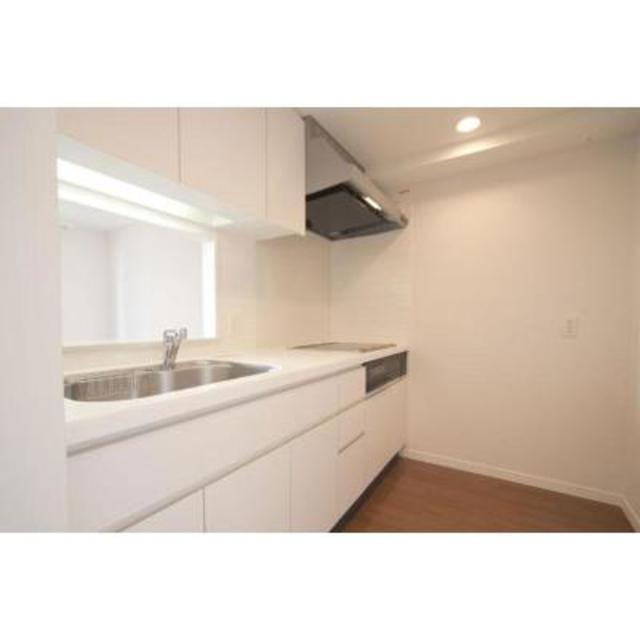 部屋を見渡せるキッチンです。※写真は同タイプ住戸です。