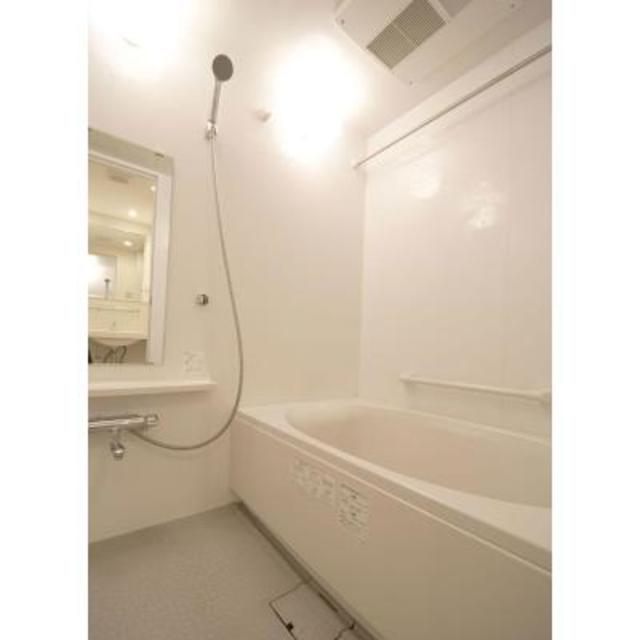 シンプルな浴室です。※写真は同タイプ住戸です。