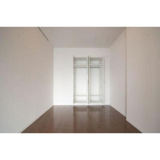 収納を開けた時の様子。※写真は同タイプ住戸です。