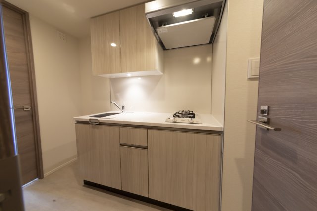 ナチュラルなパネルが導入されたキッチンです。