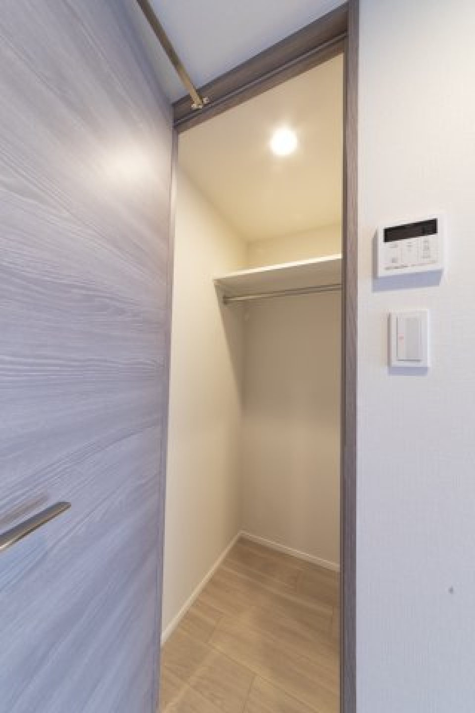 ウォークインクローゼット付きです。