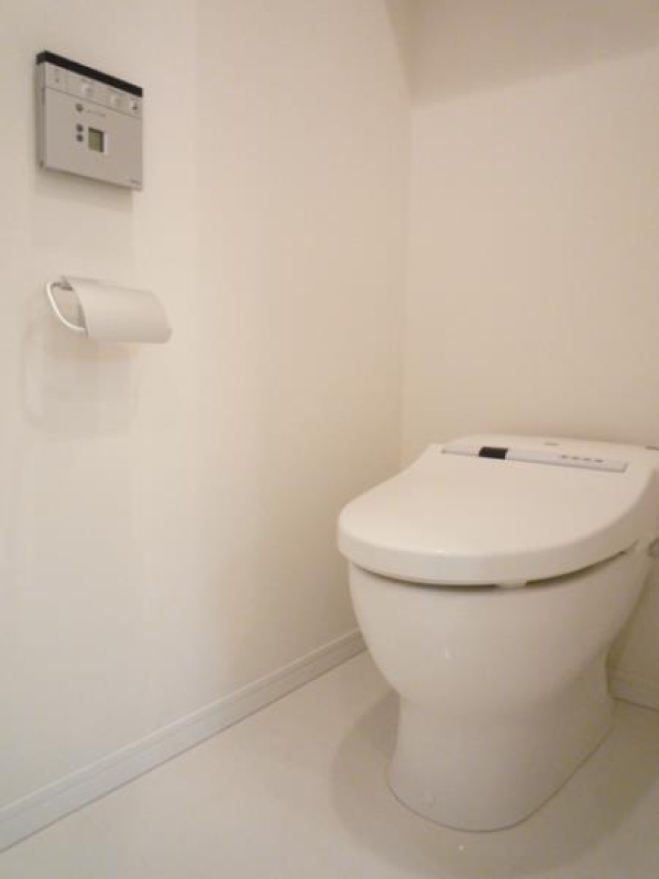 シンプルなトイレ。