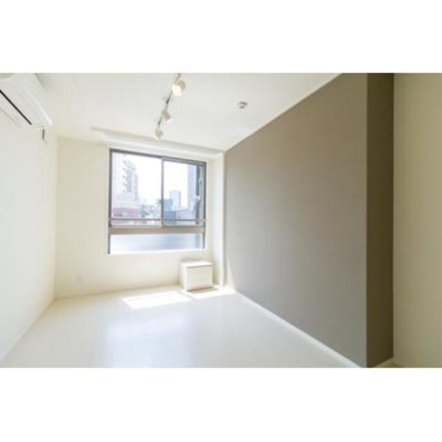 グレーが中間色でお部屋をいい雰囲気にしてくれます。※写真は同タイプ住戸です。