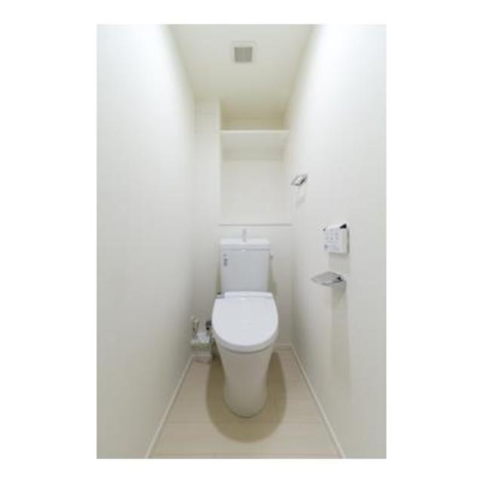 シンプルなトイレ。※写真は同タイプ住戸です。