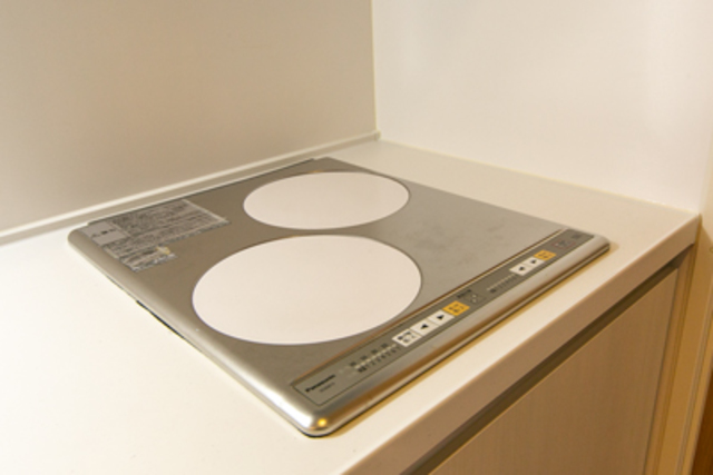 ２口のIHガスコンロが導入されています。※写真は同タイプ住戸です。