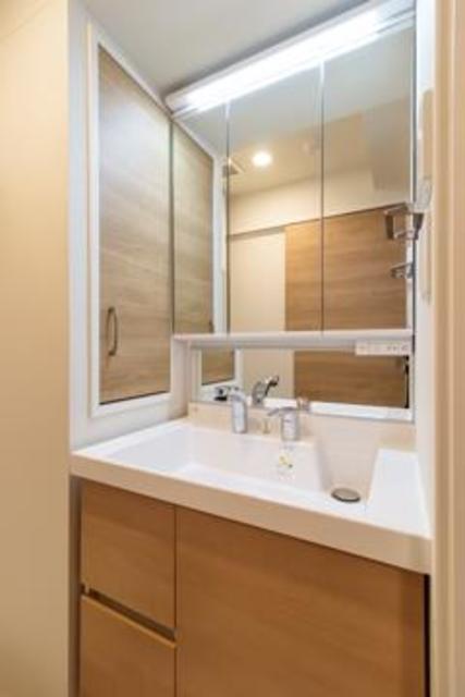 嬉しい独立洗面台は顔を明るく映してくれます。※写真は同タイプ住戸です。