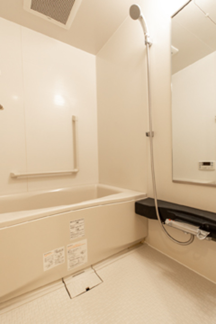 シンプルな浴室です。※写真は同タイプ住戸です。