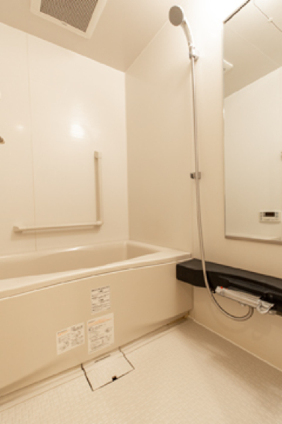 シンプルな浴室です。※写真は同タイプ住戸です。