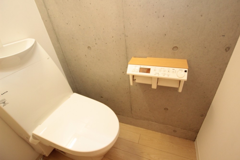 リモコン付きの多機能トイレ