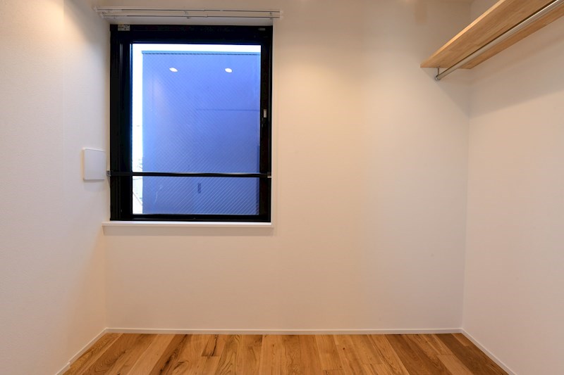 3.0帖の洋室はワークスペースにいいかも