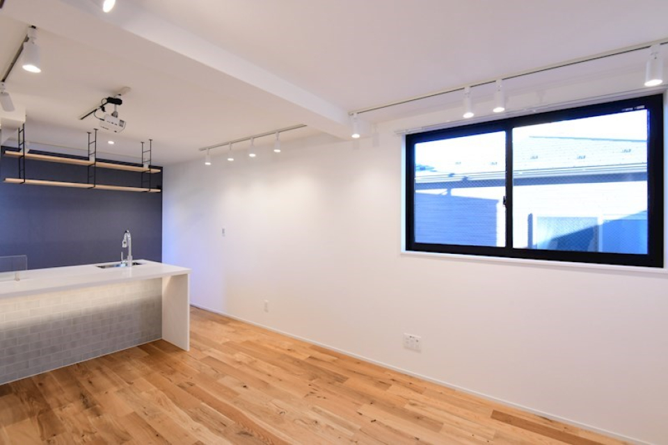 プロジェクターで大迫力の映画鑑賞の日々！