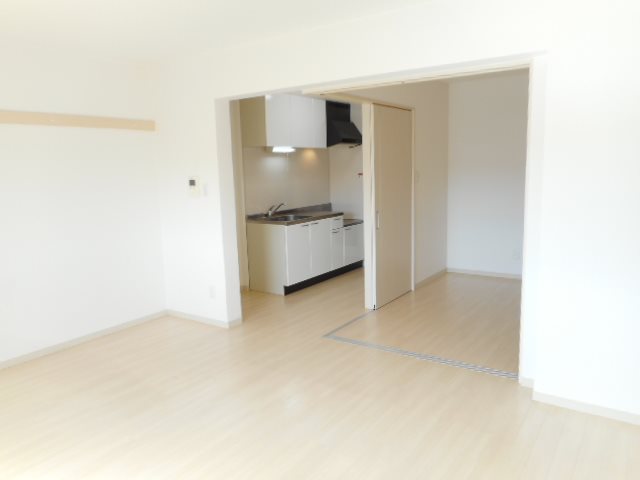 ドアを開けばリビングと洋室が一体化！