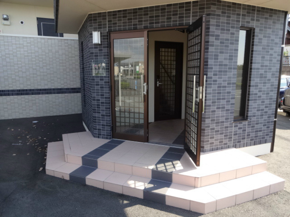 少し変わった形？なエントランス。