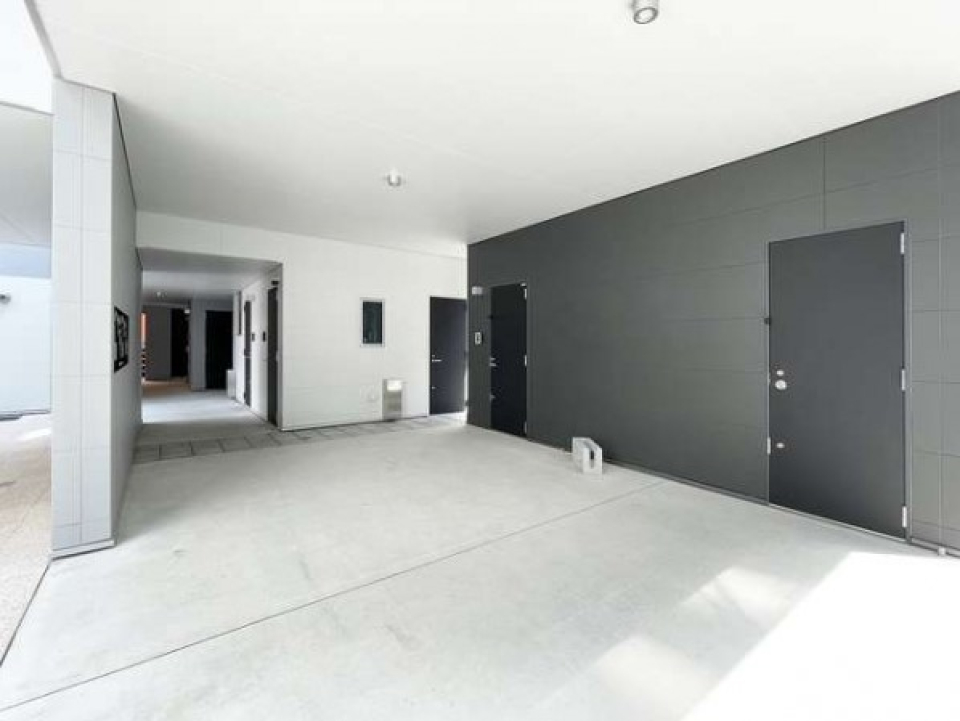 高床式の下部分がエントランス