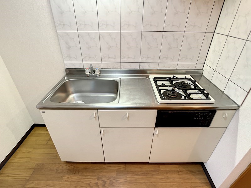 一人暮らしにはちょうどよいサイズのキッチン