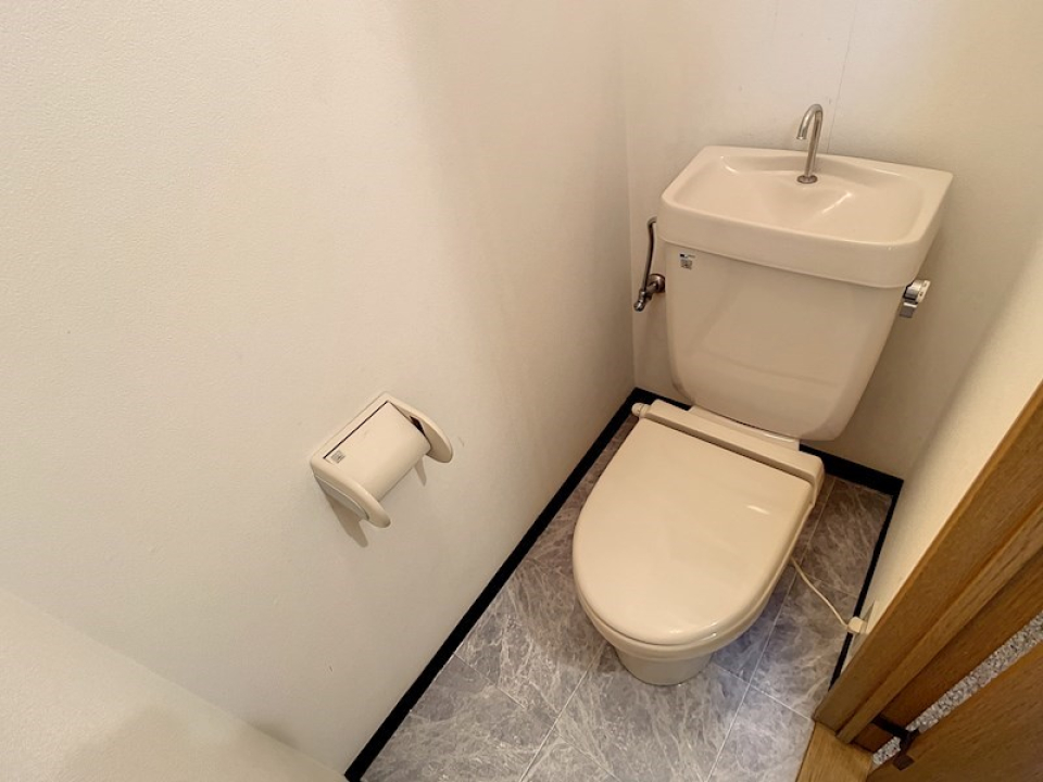 暖房便座付きのトイレ