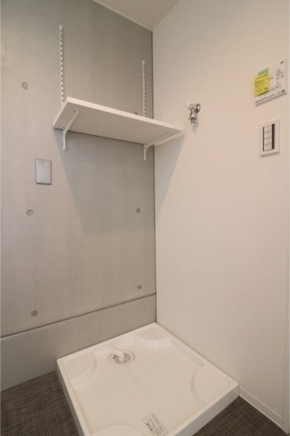 洗濯機の大きさに合わせて棚の高さは調節できますね