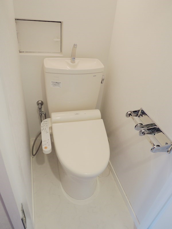 シルバーのペーパーホルダーが良き！