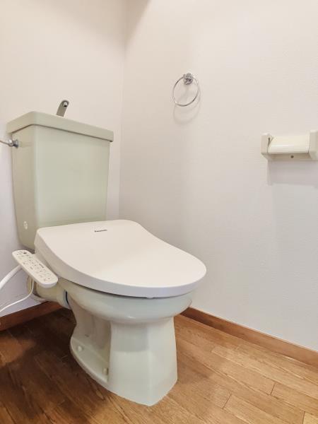 シンプルなトイレ。