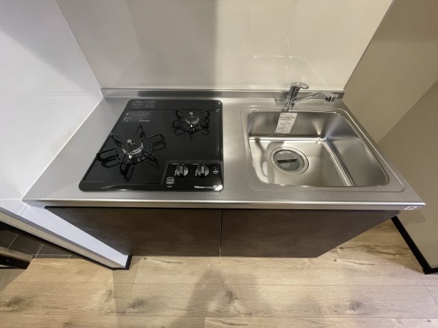 キッチンです。2口のガスコンロ付きです。