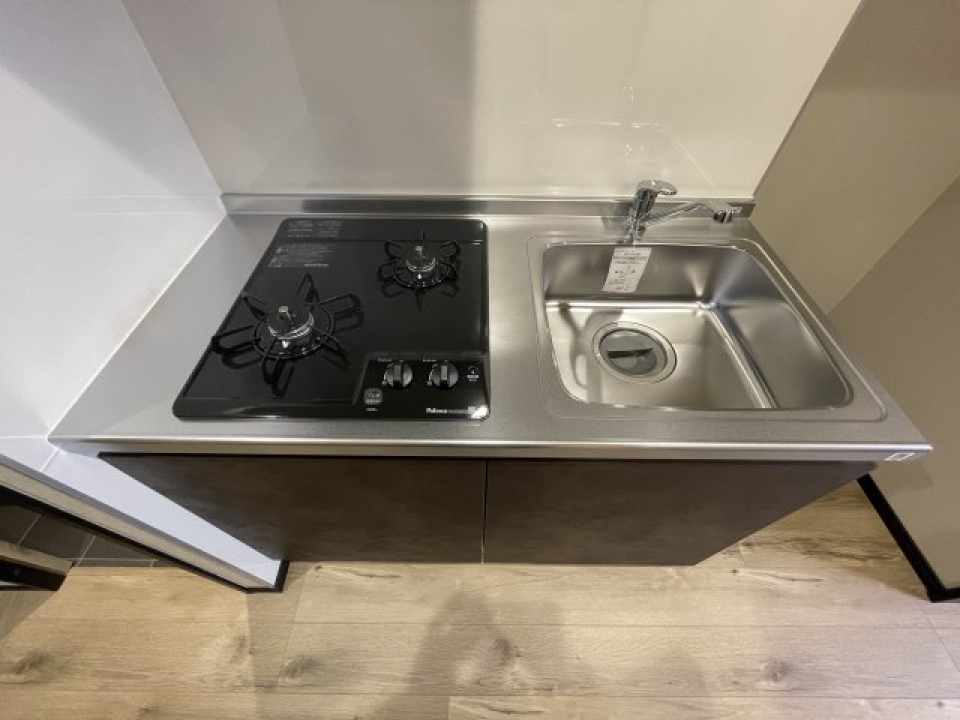 キッチンです。2口のガスコンロ付きです。