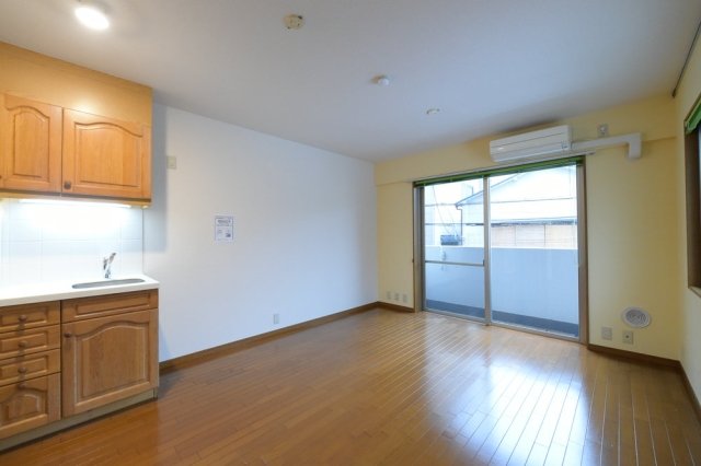 バルコニーへのアクセスができます。