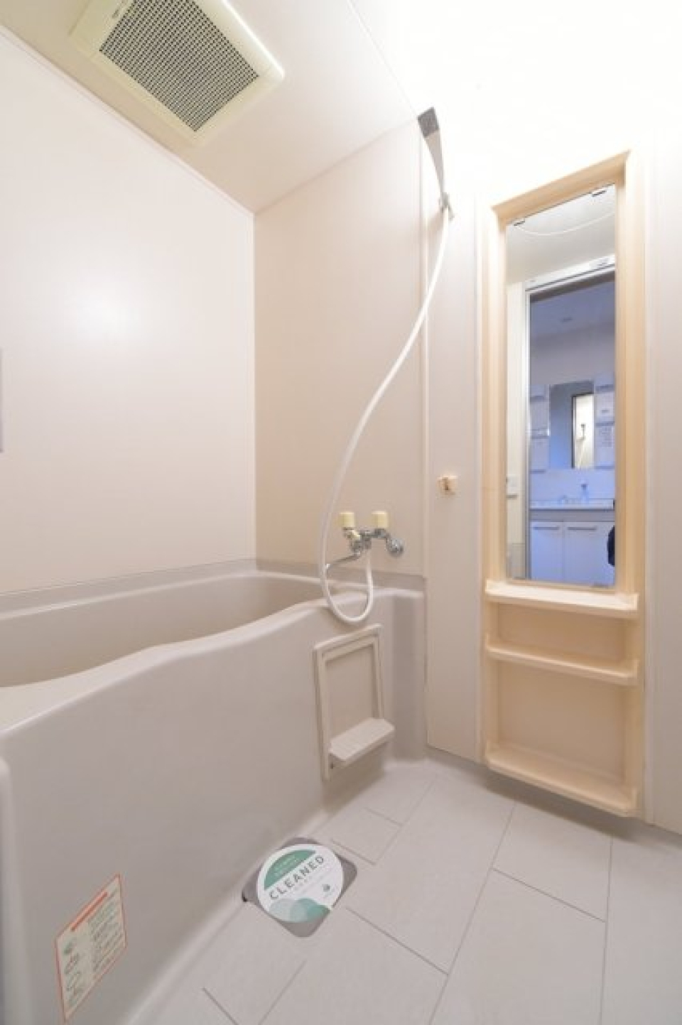 浴室も鏡があって嬉しい。