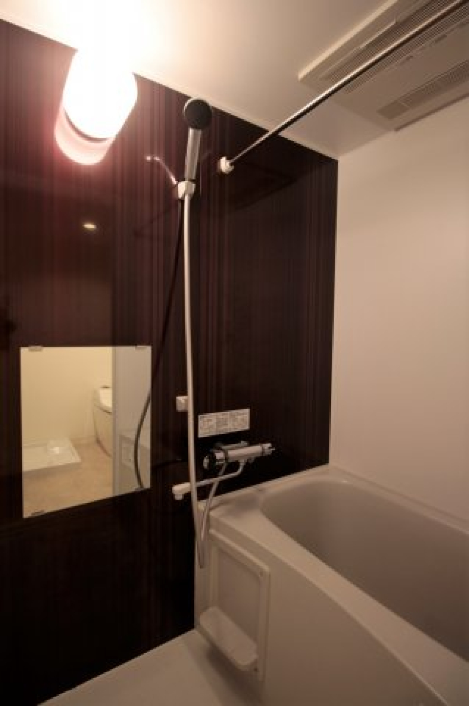 浴室です。ブラックカラーがかっこいいです。