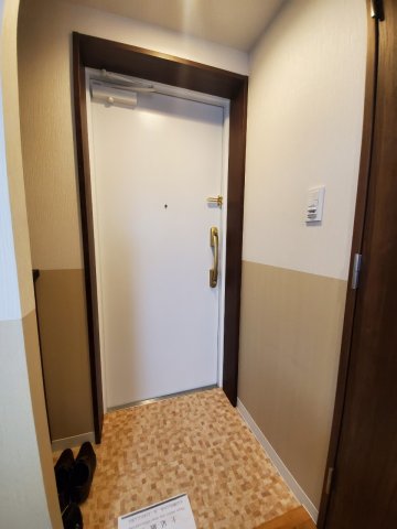 玄関
（同間取り別部屋参考写真）
