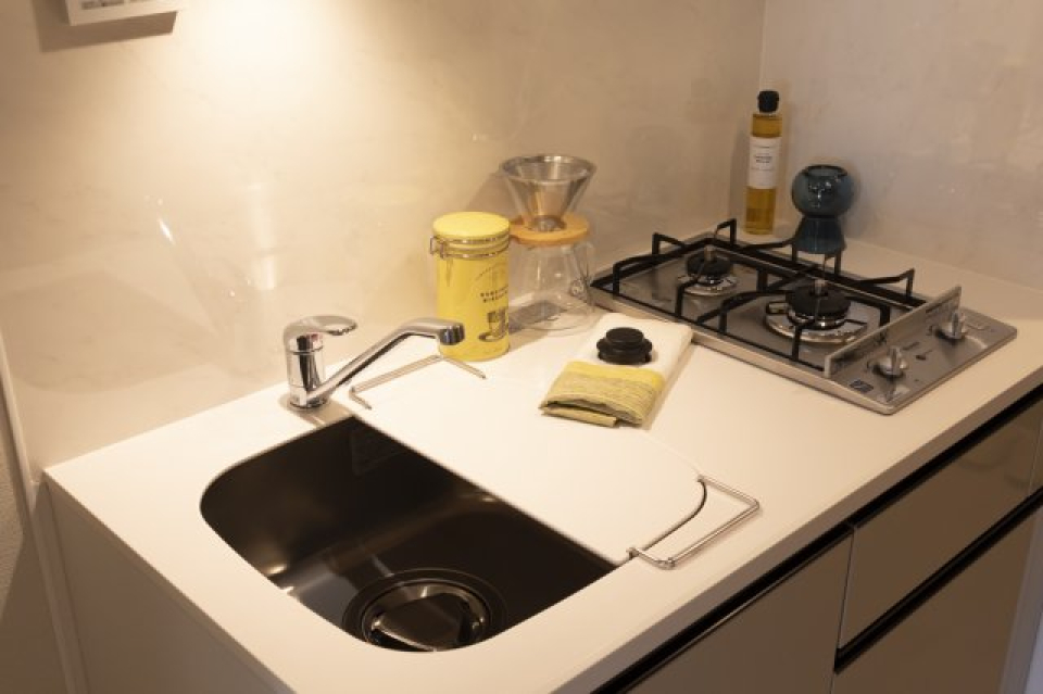 コンロは２口のシステムキッチンはデザイン性に優れながらも利便性にも優れています！
※参考写真　家具などは付いておりません。