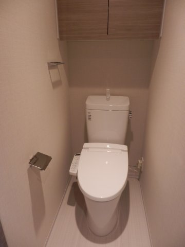 シンプルなトイレ。