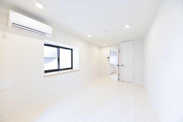 8.95帖の部屋。エアコンついてます