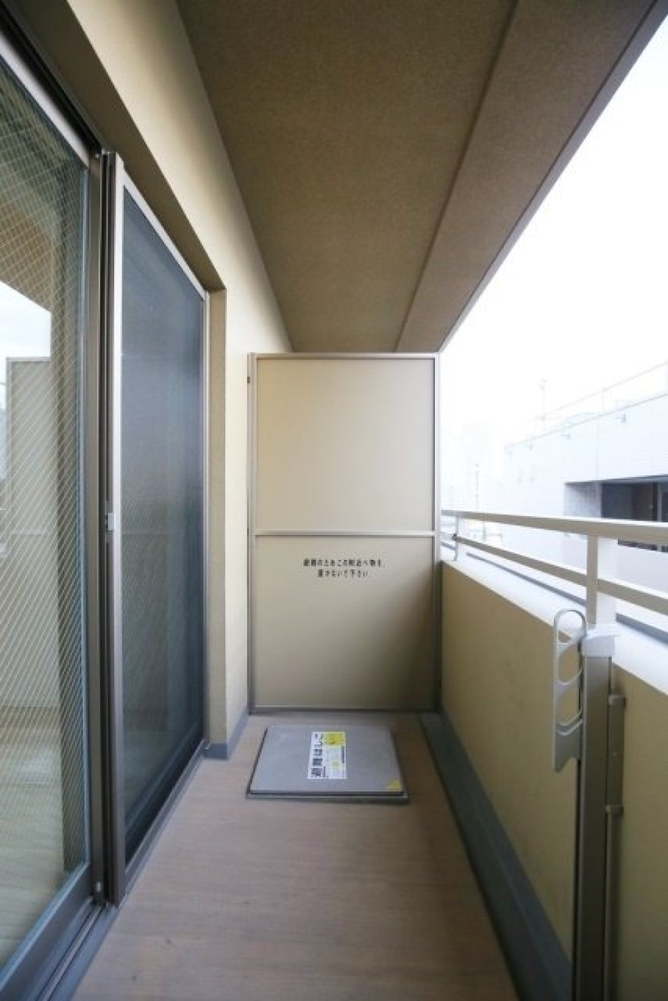 バルコニーも日当たり良いです