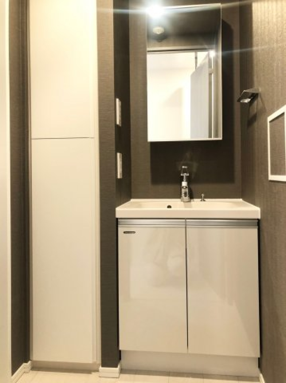 洗面台はコンパクトなサイズ