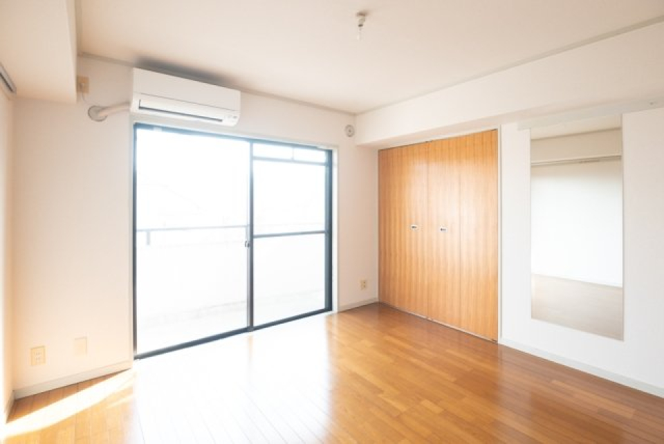 壁にミラーがついてます