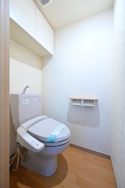 トイレには収納棚がついてます