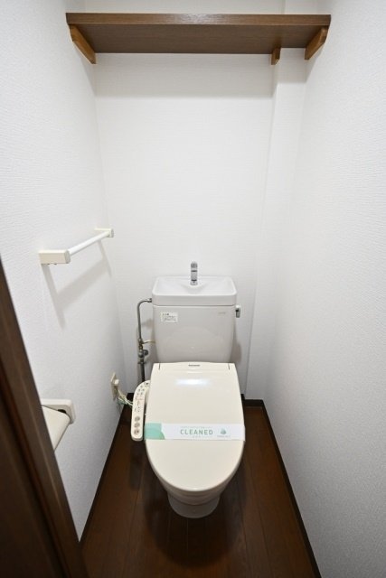 トイレは棚付き