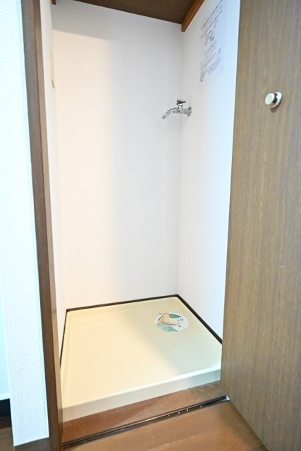 洗濯機置き場が扉付き