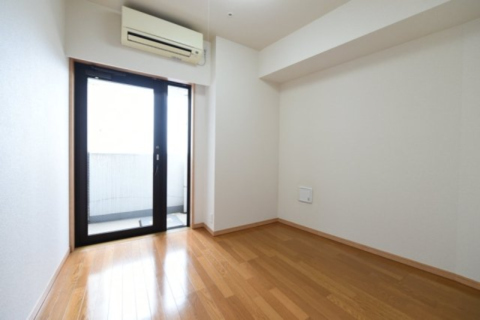 窓が広々とした開放的な１Kです！