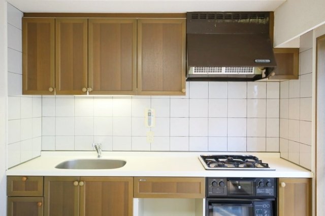 お料理好きにはもってこい！こんな広々キッチン１Kでは珍しいです♪
※オーブン使用不可