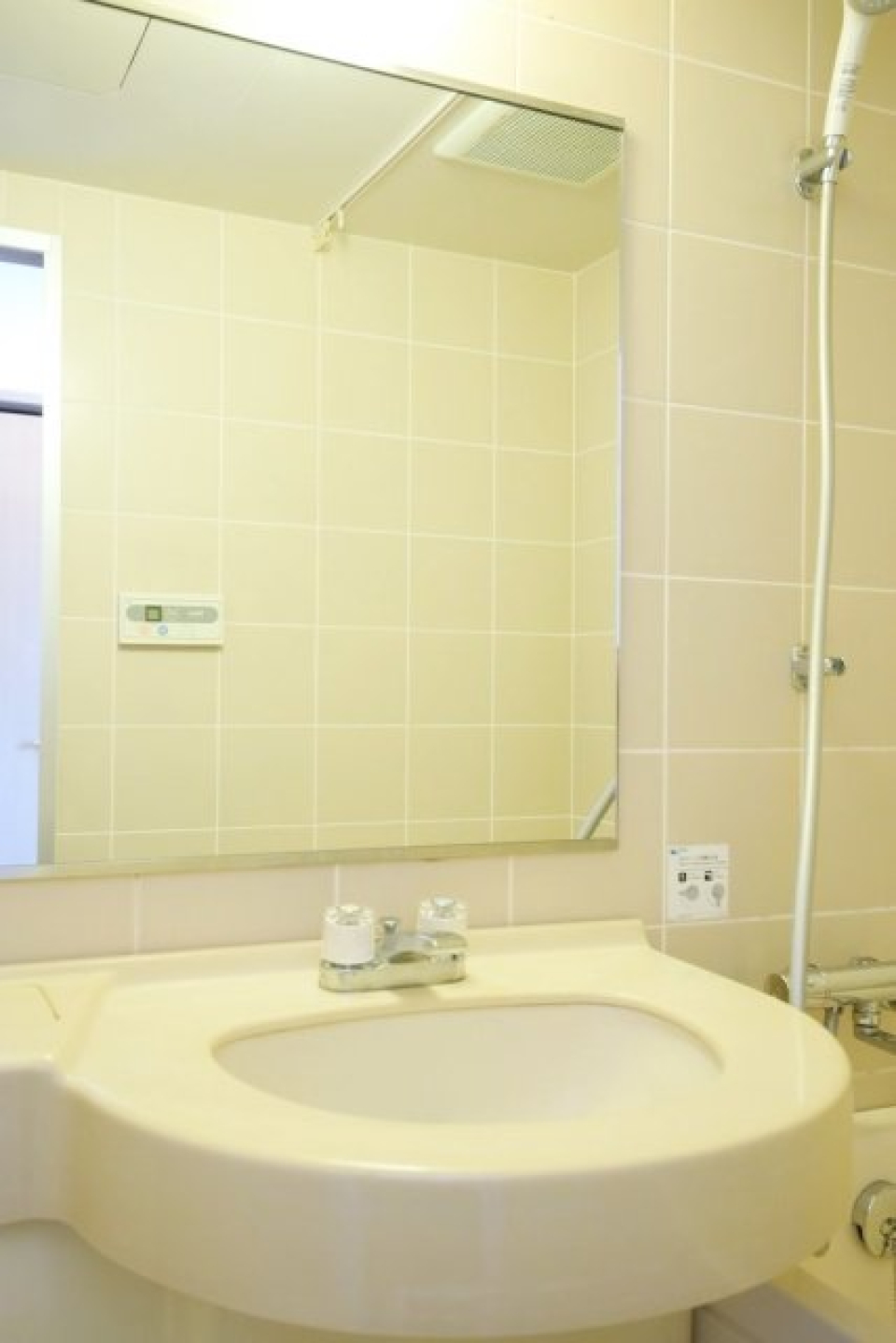 洗面所は、大きな鏡がついていて、清潔感たっぷりです！