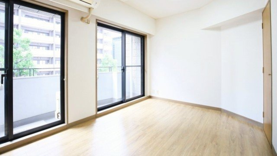 反対側はこんな感じ♪
壁紙も白いので、広々してみえますね！